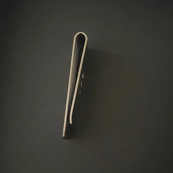 Louis Vuitton Elegant Silver Money Clip - Picture 6 of 12